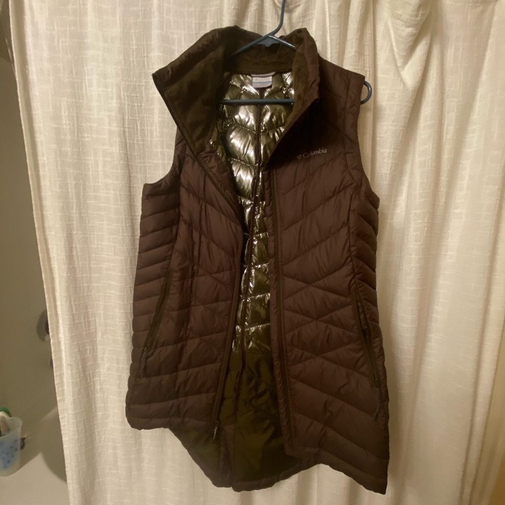 Columbia dark green vest brand new with out tags